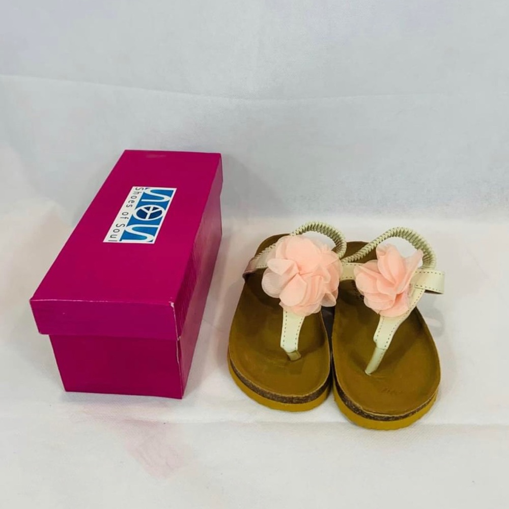 Brand New Toddler Girls Size 5 Beige Floral Sandals